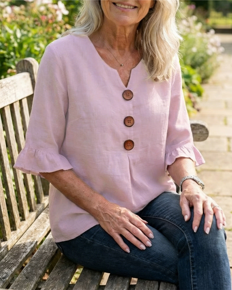 HANNELORE – Einfarbige Bluse mit Holzknöpfen und Volantärmeln