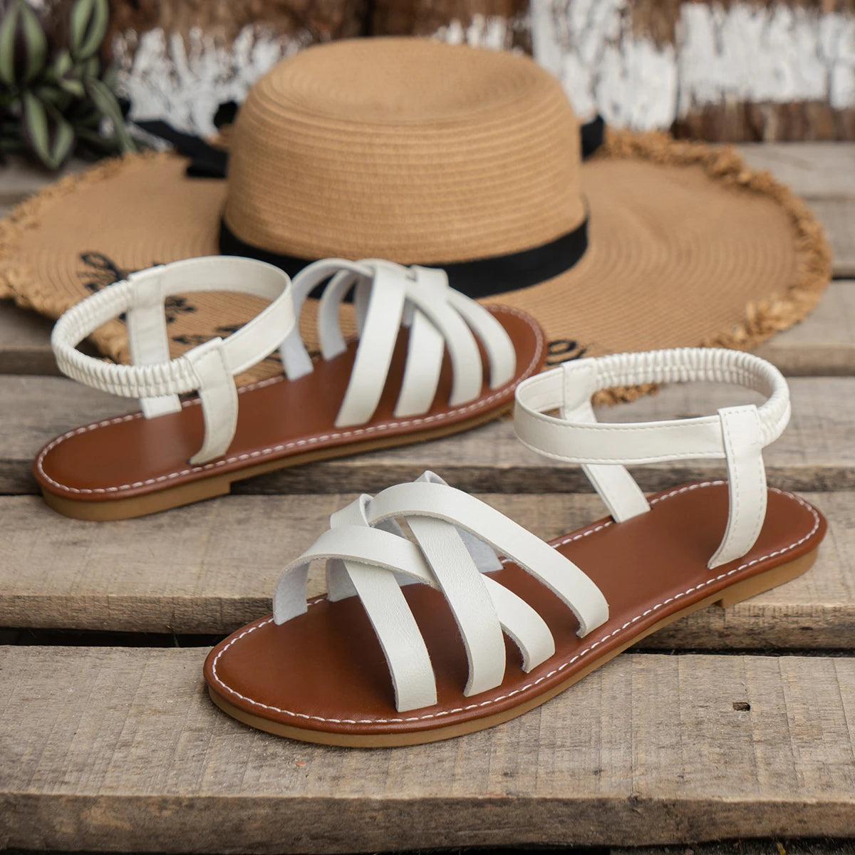 ANIKA – Kreuzriemen-Sandalen