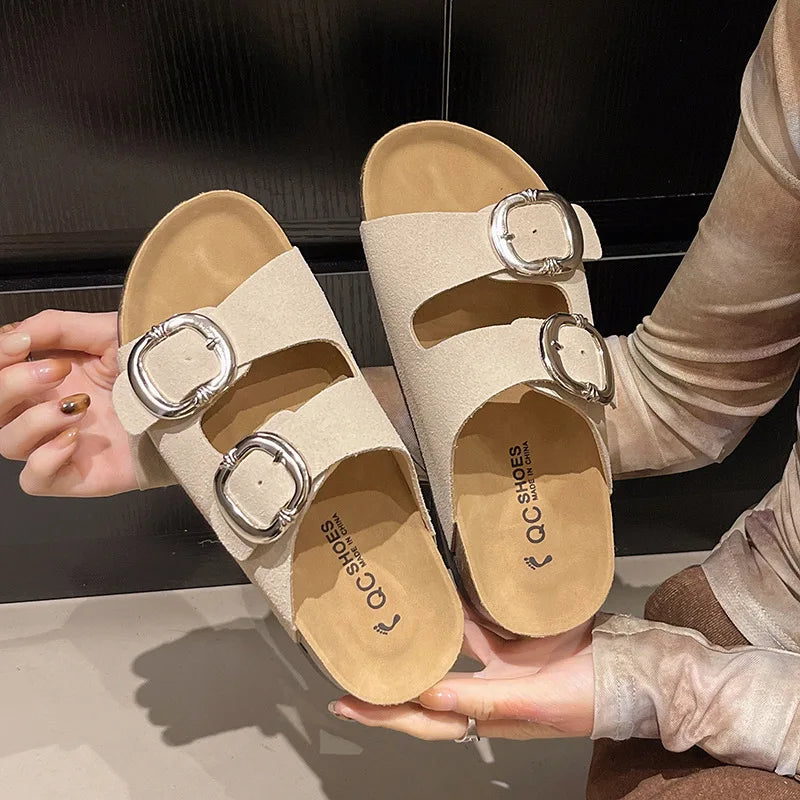 MIA – Doppelschnallen-Sandalen mit Korkfußbett!
