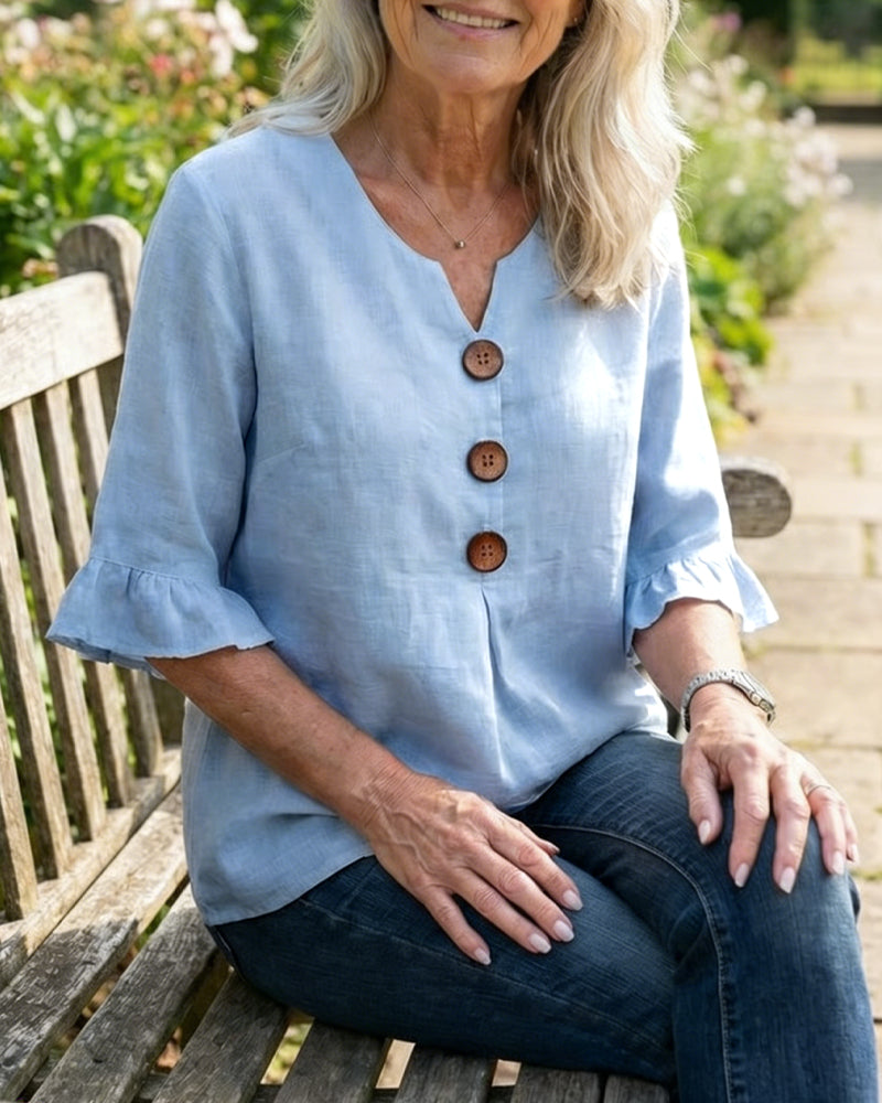 HANNELORE – Einfarbige Bluse mit Holzknöpfen und Volantärmeln
