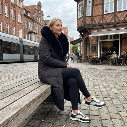 INGE – Elegante Jacke mit gefütterter Kapuze